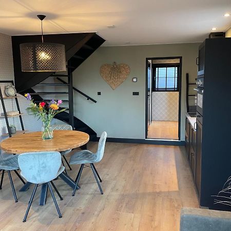 De Heerlykheid Wemeldinge, Vlak Bij Strand En Bos, Ruime Vakantiewoning Met Eigen Patio In De Karakteristieke Dorpsstraat Eksteriør bilde