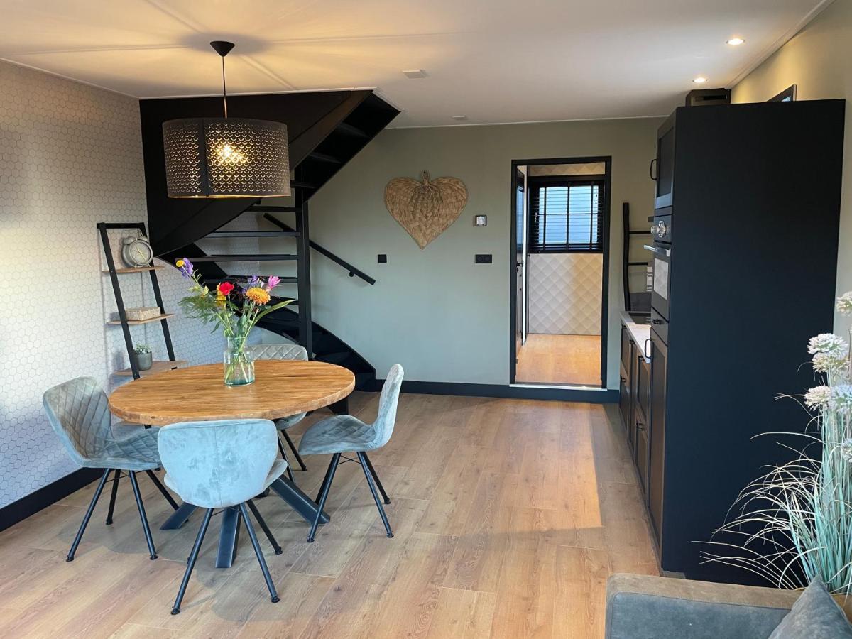 De Heerlykheid Wemeldinge, Vlak Bij Strand En Bos, Ruime Vakantiewoning Met Eigen Patio In De Karakteristieke Dorpsstraat Eksteriør bilde